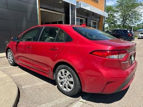 Used 2021 Toyota Corolla LE w/ Carpet Mat Package (TMS) FWD image 3