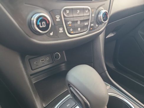 Used 2022 Chevrolet Equinox LT AWD/4WD image 15