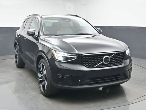 Used 2024 Volvo XC40 B5 Plus w/ Climate Package image 2