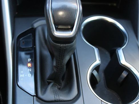 Used 2020 Toyota Highlander LE image 24