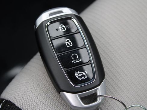 Used 2024 Hyundai Venue SEL image 13