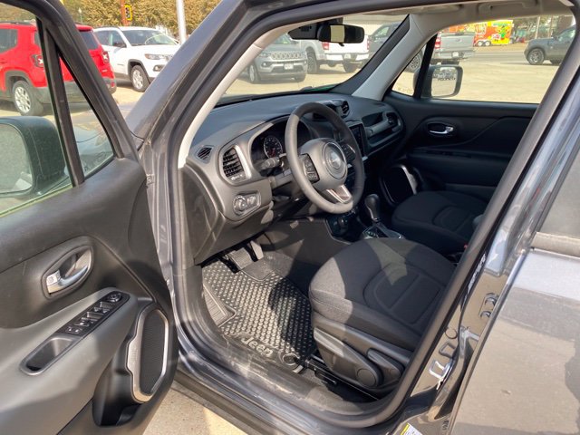 Used 2022 Jeep Renegade Latitude AWD/4WD image 12