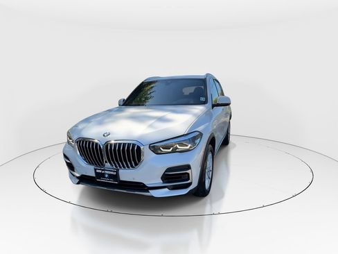 Used 2022 BMW X5 xDrive40i w/ Premium Package AWD/4WD image 3