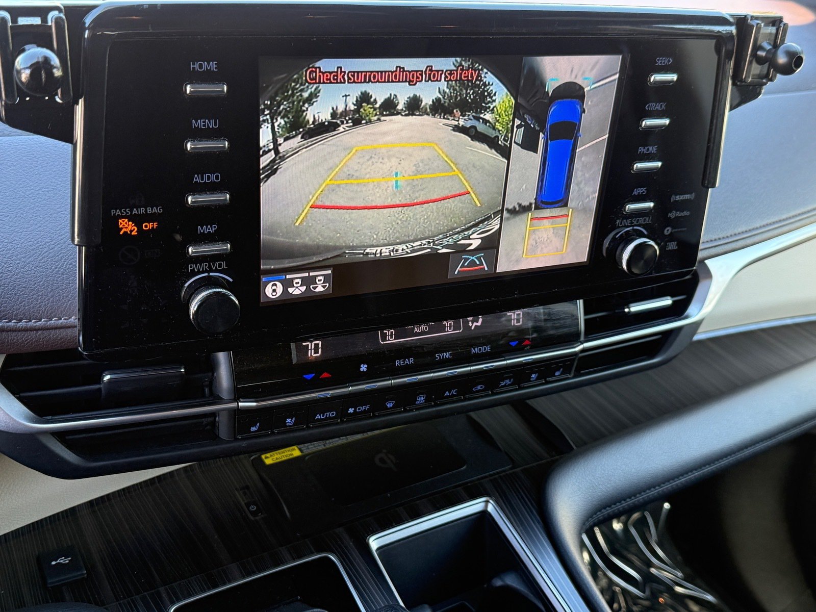 Used 2021 Toyota Sienna Platinum FWD image 32