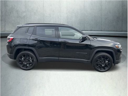 New 2026 Jeep Compass Latitude image 6