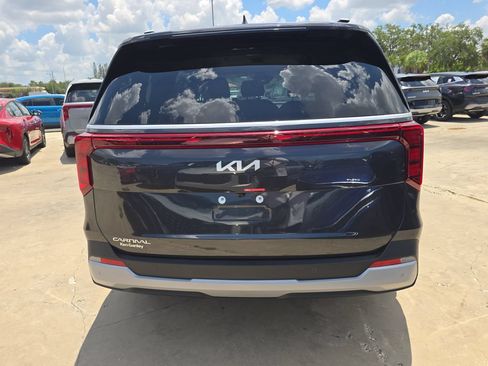 New 2027 Kia Carnival EX FWD image 7