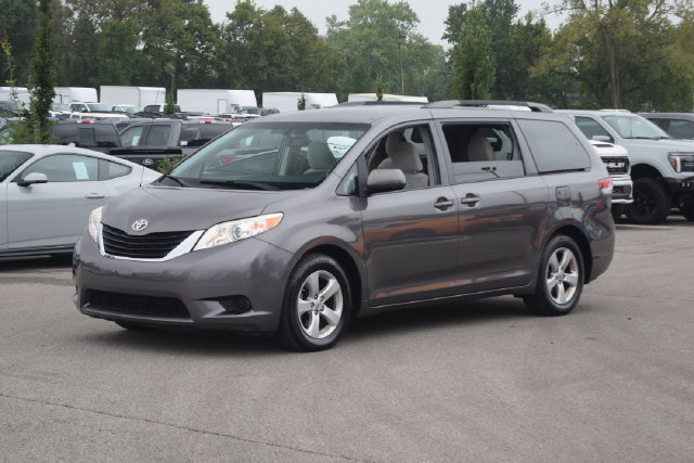 Used 2014 Toyota Sienna LE FWD image 21