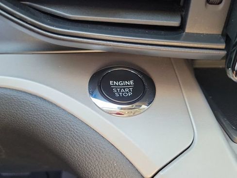 Used 2023 Ford Explorer XLT RWD image 22