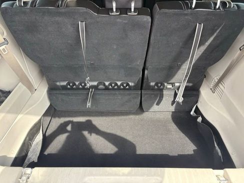 Used 2023 Chrysler Pacifica Touring-L FWD image 12