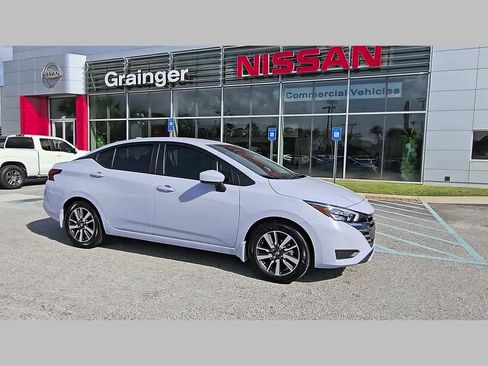 Used 2025 Nissan Versa SV w/ Trunk Package image 37