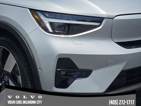 Used 2023 Volvo XC40 Recharge Ultimate AWD/4WD image 7