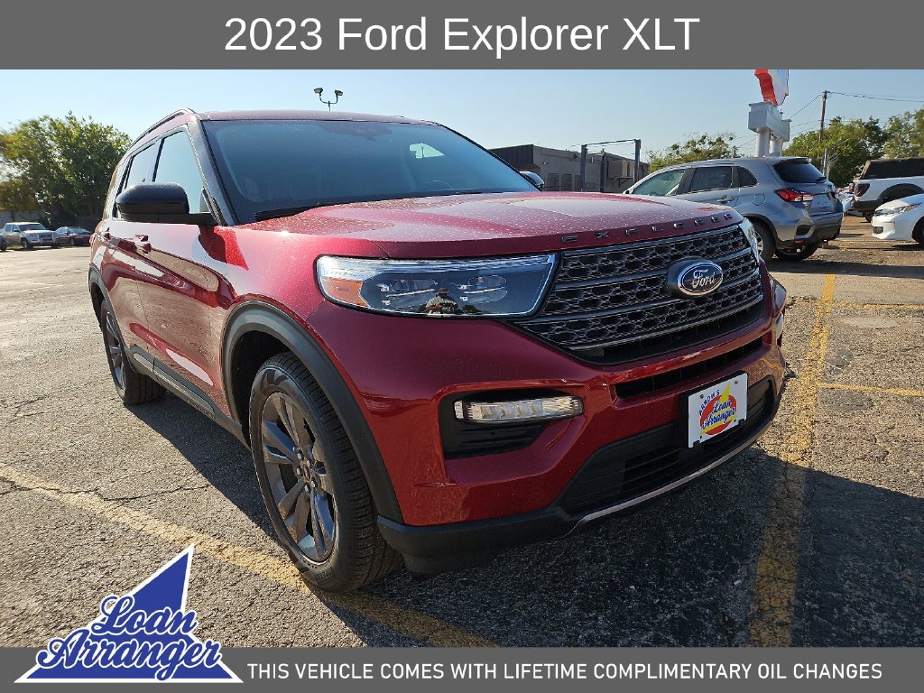 Used 2023 Ford Explorer XLT w/ Equipment Group 202A RWD image 2