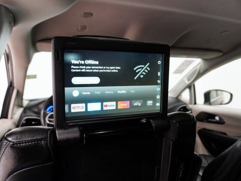 Used 2022 Chrysler Pacifica Touring-L w/ Uconnect Theater Family Group image 16