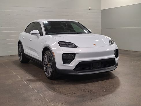 New 2026 Porsche Macan 4 Electric AWD/4WD image 9