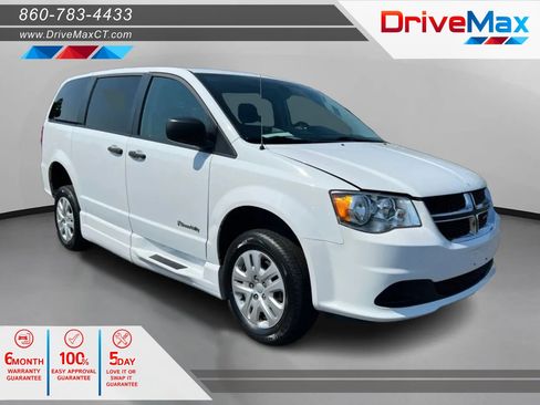 Used 2019 Dodge Grand Caravan SE FWD image 1