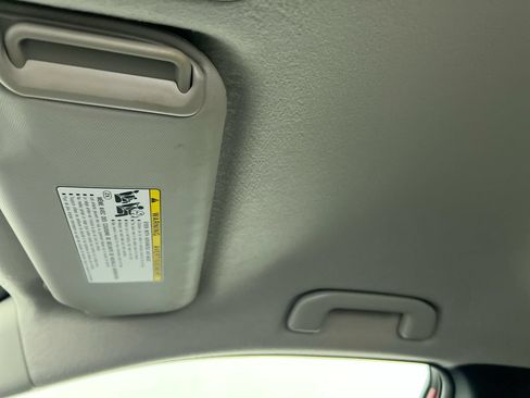 Used 2022 Toyota Corolla Cross XLE FWD image 19