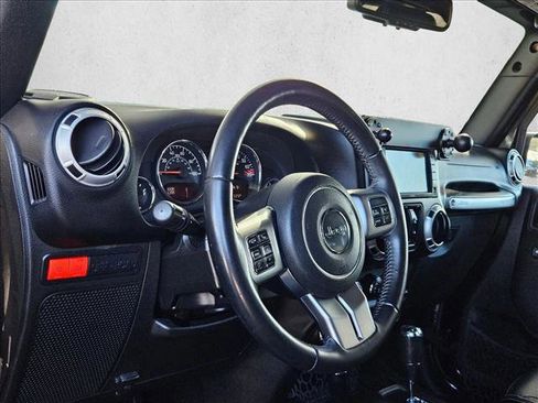 Used 2017 Jeep Wrangler Unlimited Rubicon image 10