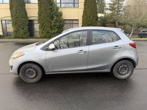 Used 2013 MAZDA MAZDA2 Sport image 8