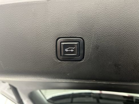 Certified 2023 Chevrolet Traverse LT image 32