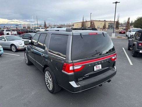 Used 2017 Lincoln Navigator Select image 15