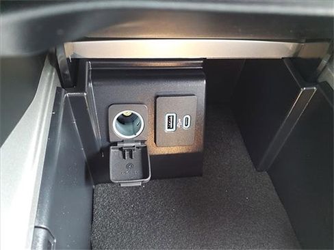 New 2023 Ford Explorer XLT w/ Equipment Group 202A image 21