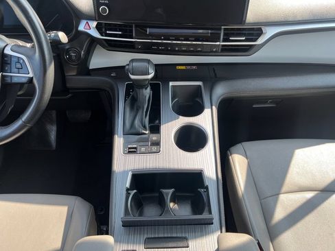 Used 2025 Toyota Sienna XLE FWD image 15