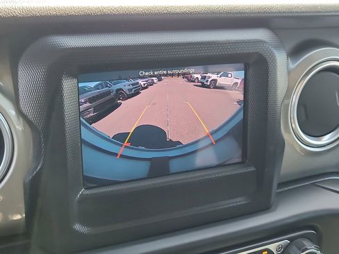 Used 2019 Jeep Wrangler Unlimited Sahara AWD/4WD image 26