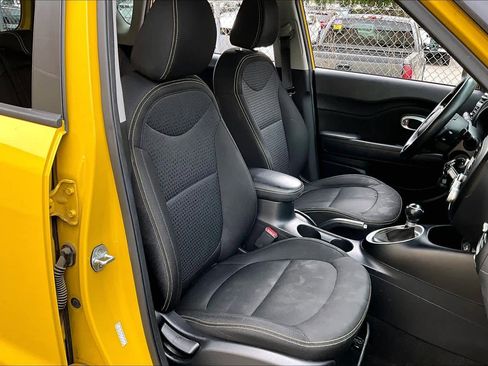 Used 2016 Kia Soul + image 8