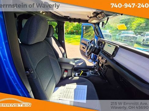 Used 2024 Jeep Gladiator Sport AWD/4WD image 7