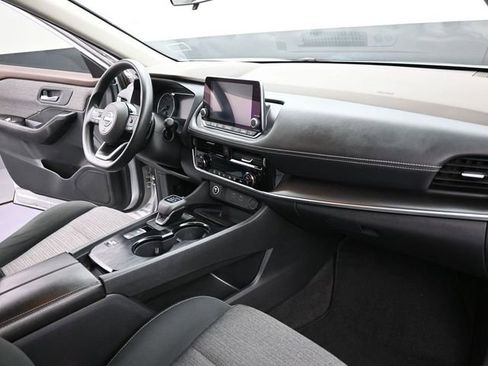 Used 2022 Nissan Rogue SV image 24