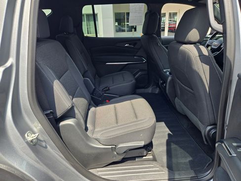 Used 2025 Chevrolet Traverse LT image 10