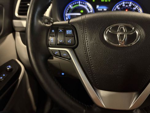 Used 2017 Toyota Highlander XLE AWD/4WD image 17