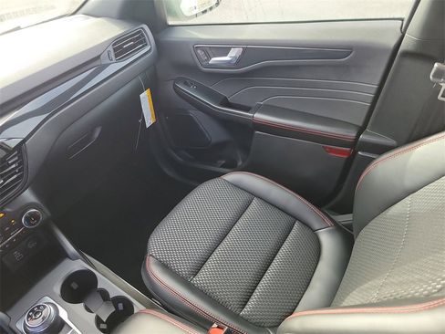 Used 2024 Ford Escape ST-Line w/ Equipment Group 301A image 18