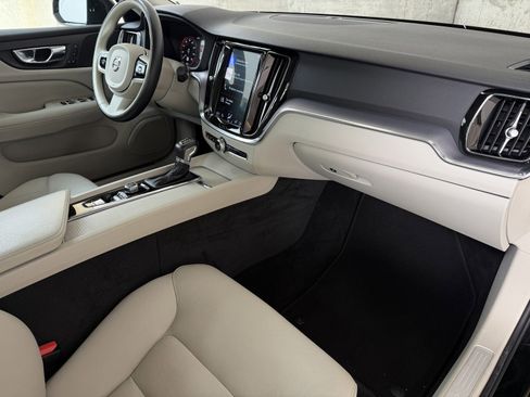 Used 2020 Volvo S60 T5 Momentum image 17