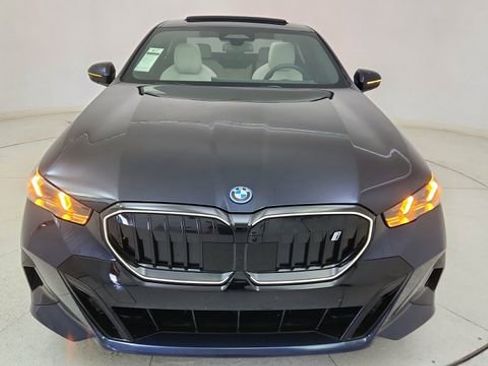 Used 2025 BMW i5 xDrive40 w/ M Sport Package image 2