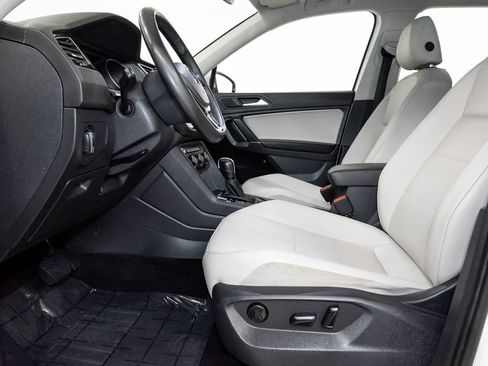 Used 2020 Volkswagen Tiguan SE w/ Panoramic Sunroof Package AWD/4WD image 13