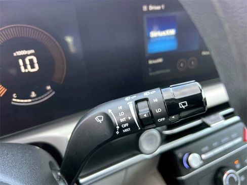 Certified 2025 Hyundai Tucson SE image 28