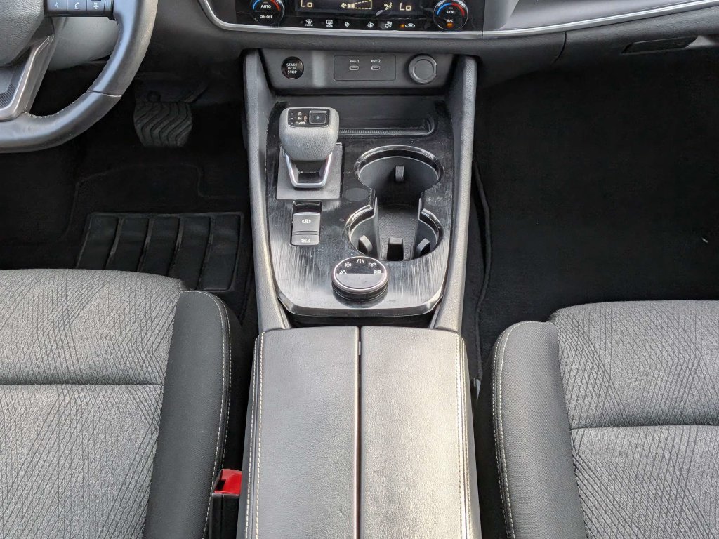 Used 2025 Nissan Rogue SV AWD/4WD image 20