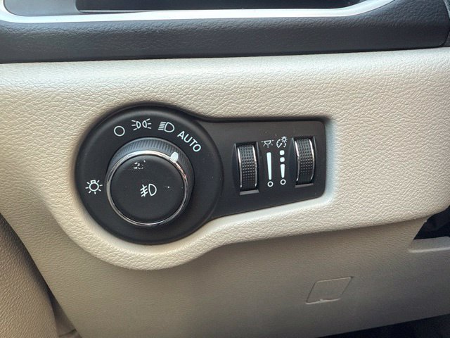 Certified 2024 Chrysler Pacifica Touring-L FWD image 12