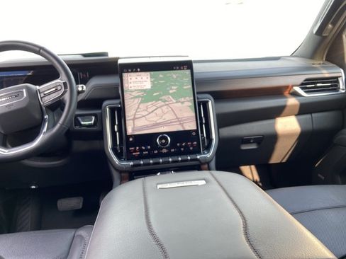 Used 2025 GMC Yukon Denali RWD image 15
