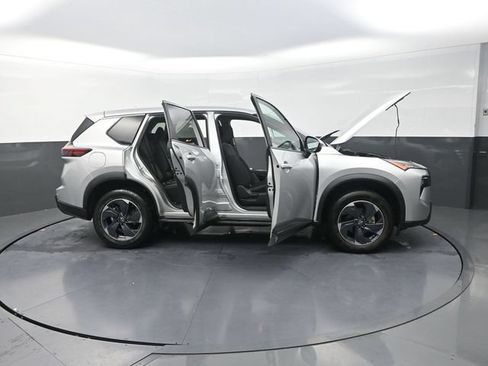 Used 2024 Nissan Rogue SV FWD image 46