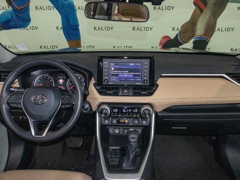 Used 2021 Toyota RAV4 XLE Premium AWD/4WD image 3