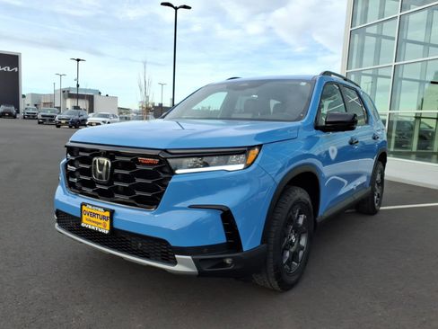 Used 2024 Honda Pilot TrailSport image 3