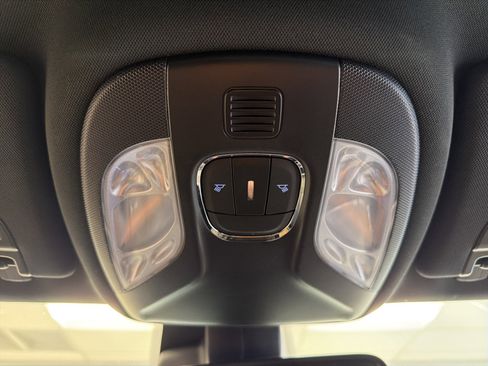 Used 2024 Jeep Compass Limited image 26