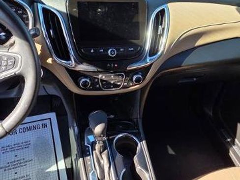 Used 2022 Chevrolet Equinox Premier image 12