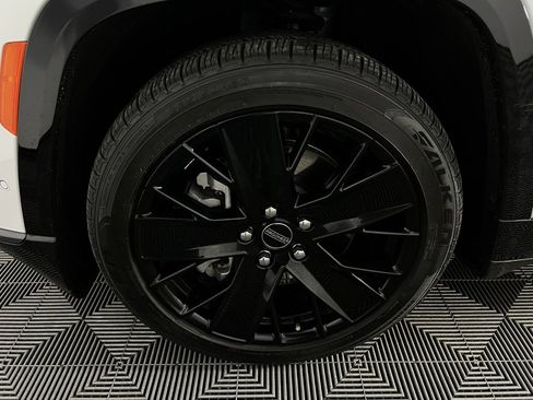 Used 2024 Jeep Wagoneer Launch Edition image 11