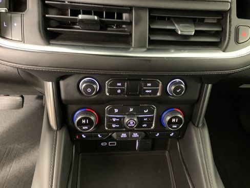 Used 2022 Chevrolet Tahoe LT w/ Luxury Package image 28