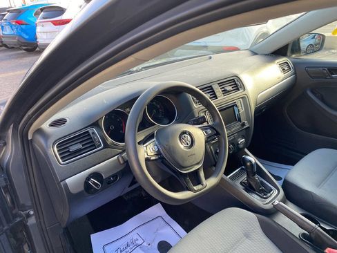 Used 2017 Volkswagen Jetta S w/ Jetta S Cold Weather Package image 18