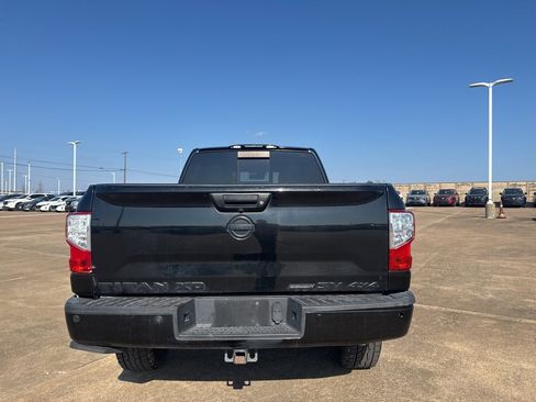 Used 2019 Nissan Titan SV w/ SV Convenience Package image 6
