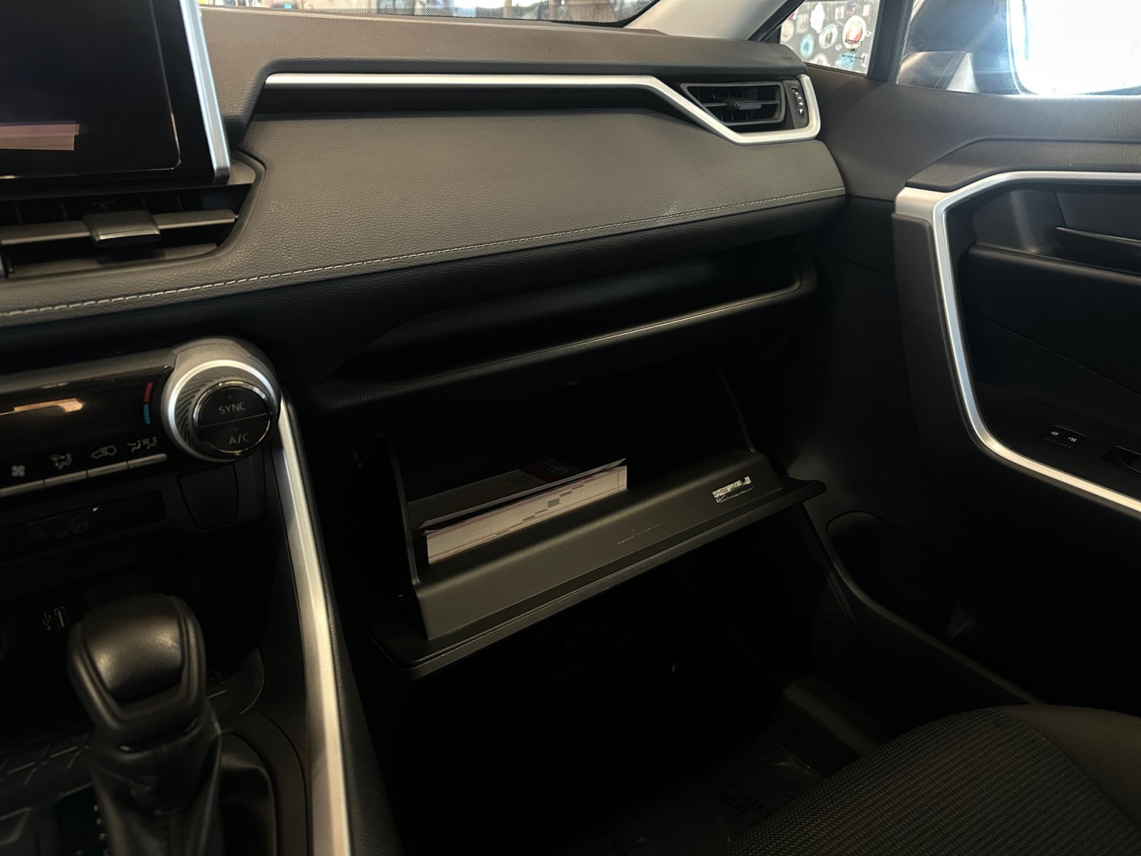 Used 2023 Toyota RAV4 LE AWD/4WD image 23